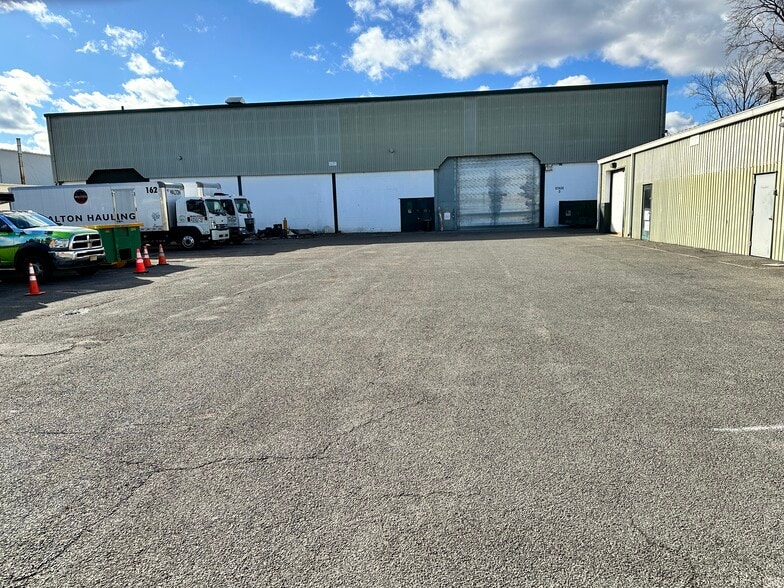 More Photos Of 261 Monroe Ave, Kenilworth Flex For Lease