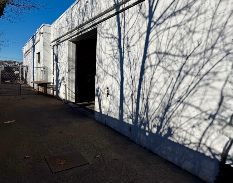Primary Photo Of 5 Reynolds, Norwalk Warehouse For Lease