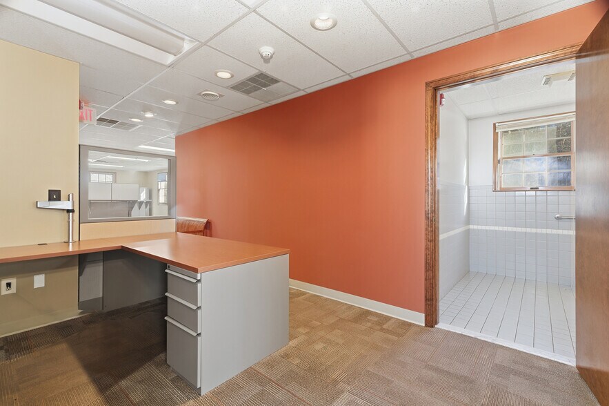 More Photos Of 352 Park Ave, Woonsocket Office For Sale