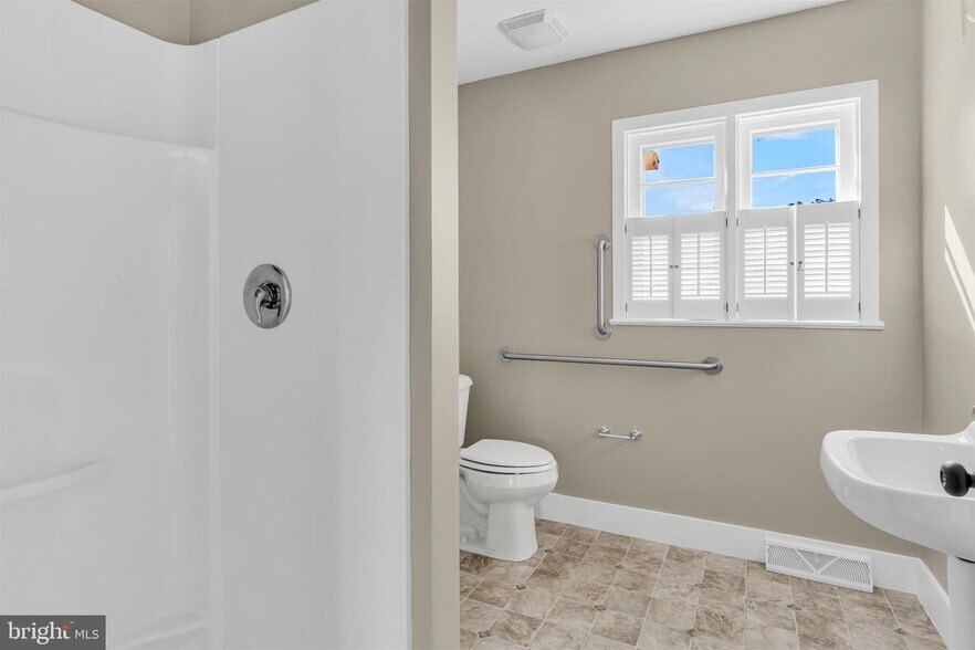 More Photos Of 4070 W Market St, York Office For Sale