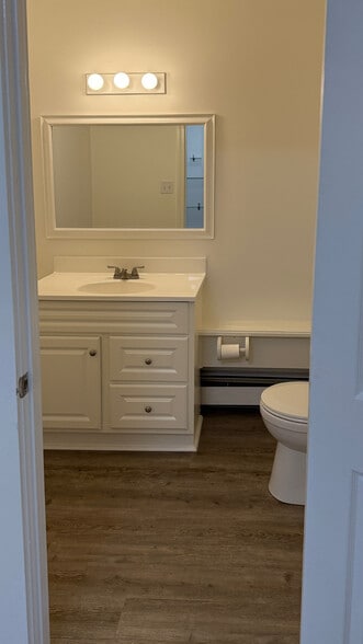 More Photos Of 376 Rt-130, Sandwich Flex For Lease