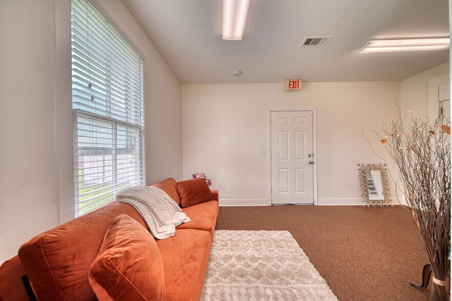 More Photos Of 2813 45th St, Dickinson Storefront Retail Residential For Sale