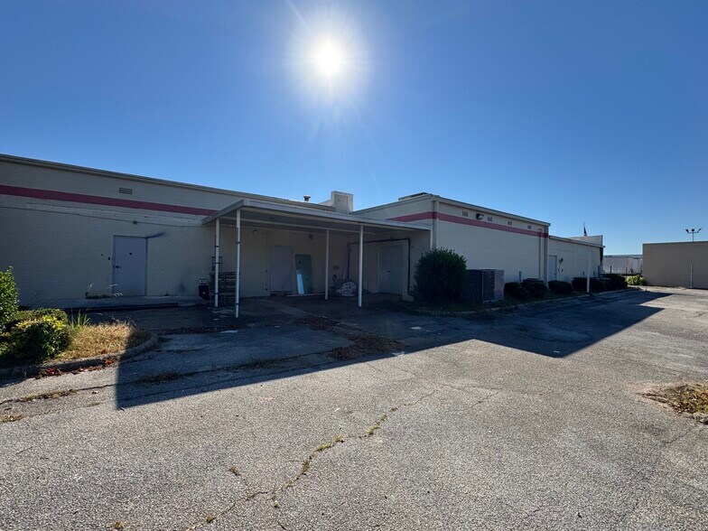 More Photos Of 421 N Gilmer Ave, Lanett General Retail For Sale