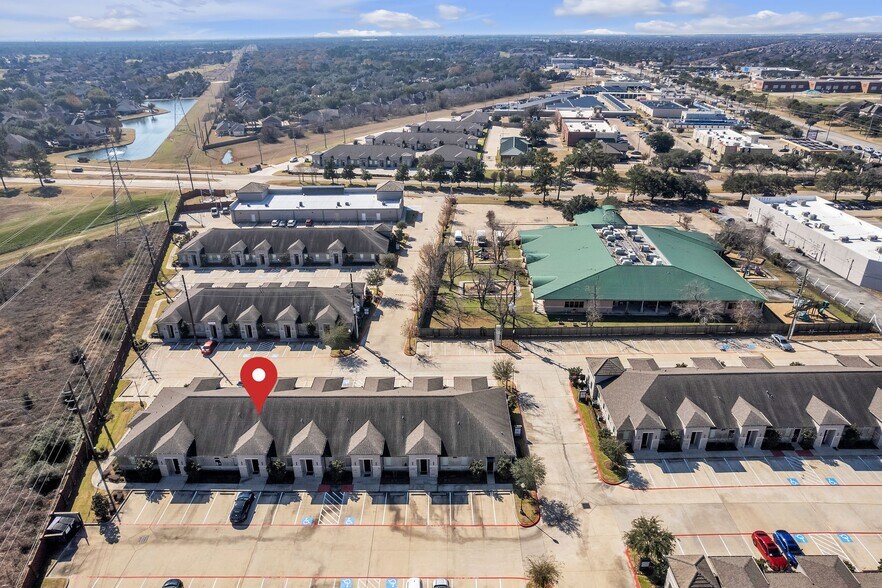 More Photos Of 12262 Queenston Blvd, Houston Unknown For Lease