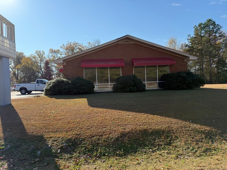 More Photos Of 1220 East Blvd, Chesterfield Showroom For Lease