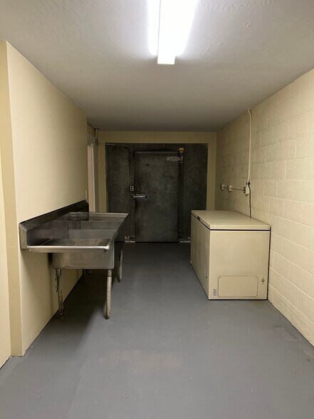 More Photos Of 48017 Highway 58, Oakridge Storefront For Sale