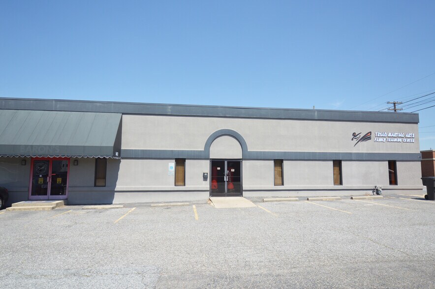 More Photos Of 1613 N Main St, High Point Freestanding For Sale