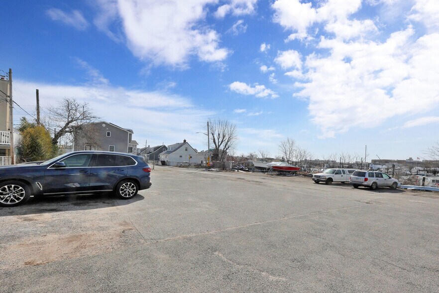 More Photos Of 82-84 Ebony Ct, Brooklyn Marina For Sale
