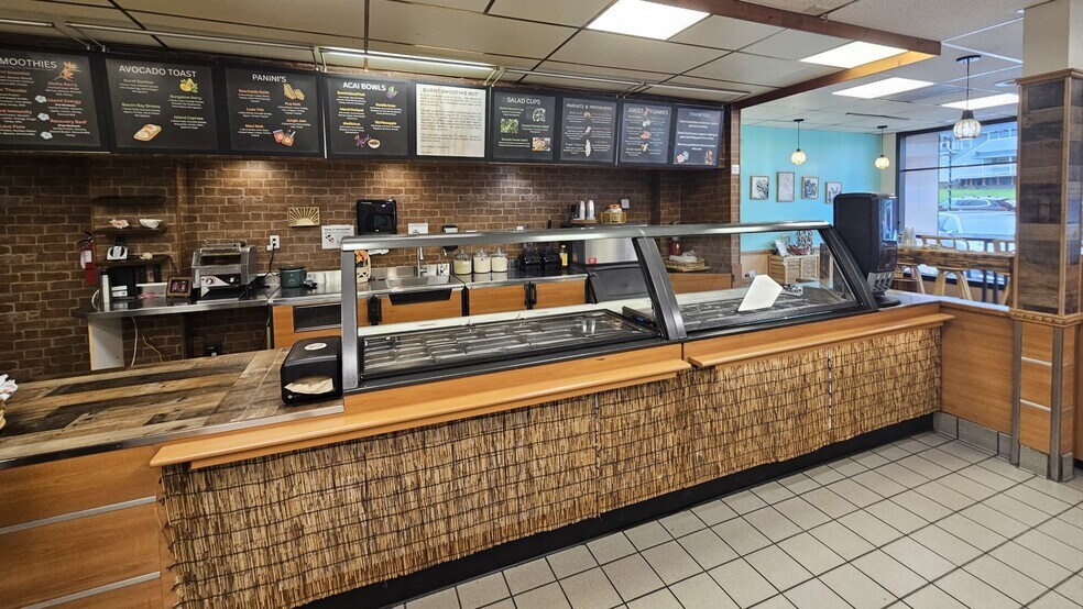 More Photos Of 165 N 1st St, Kalama Storefront For Lease