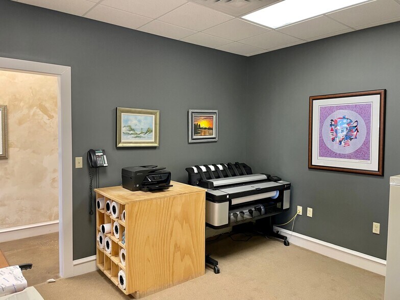 More Photos Of 2200 Garden Ln, Midland Service For Sale