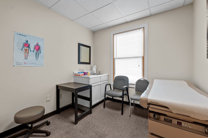 More Photos Of 2961 Crouse Ln, Burlington Medical For Lease