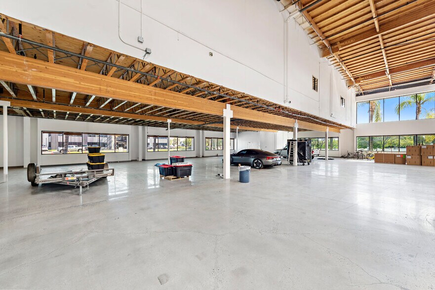More Photos Of 14 Chrysler, Irvine Manufacturing For Lease