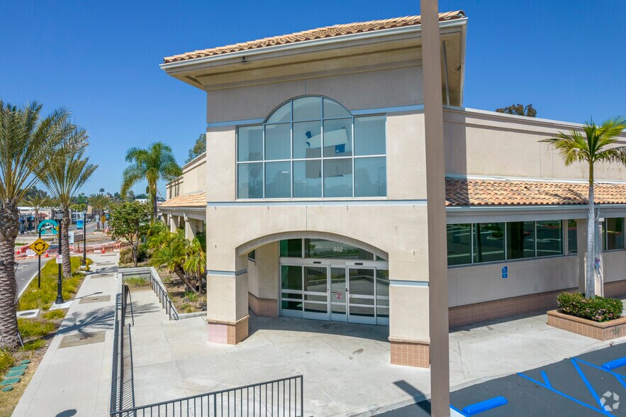 More Photos Of 802 S Santa Fe Ave, Vista Drugstore For Lease