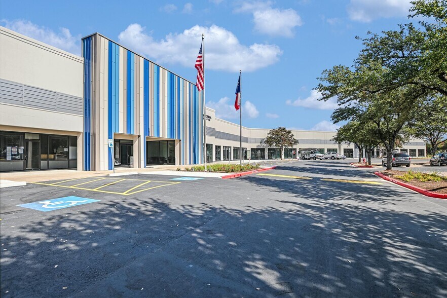 More Photos Of 4544 S Lamar Blvd, Austin Office For Sale