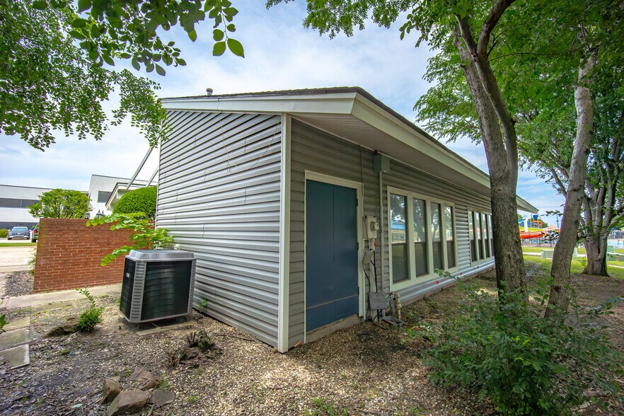 More Photos Of 2400 Tee Cir, Norman Medical For Lease