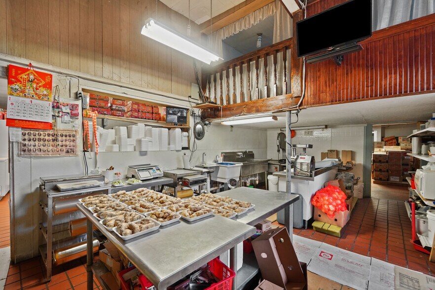 More Photos Of 415-423 Arnold St, Woonsocket Storefront For Sale