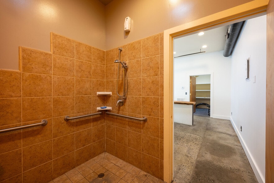 More Photos Of 313-323 Princeton Ave, Half Moon Bay Service For Lease