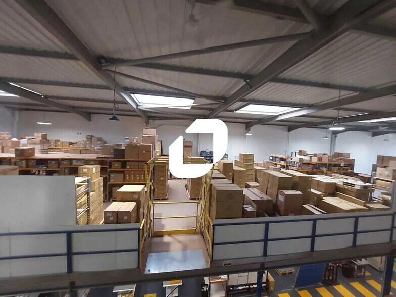 More Photos Of 3 Rue Du Groupe Manoukian, Élancourt Light Manufacturing For Lease