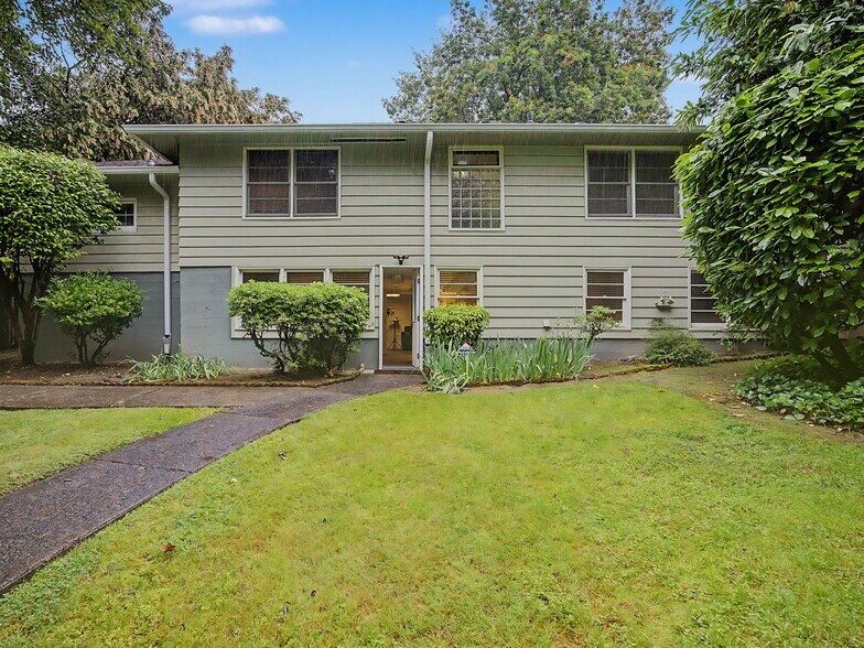More Photos Of 10423 SE 23RD Ave, Portland Medical For Sale