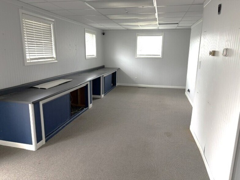 More Photos Of 1924 Allentown Rd, Lima Medical For Sale