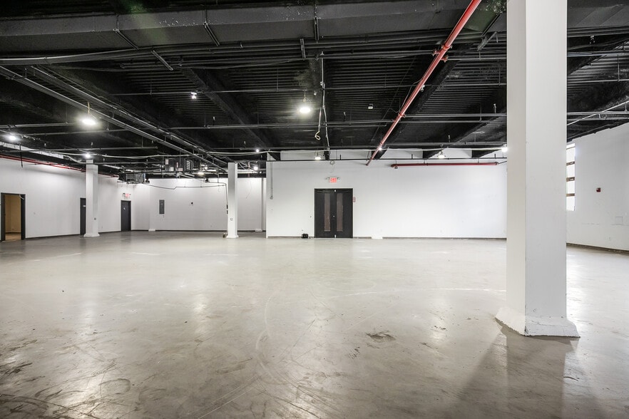 More Photos Of 590 Smith St, Brooklyn Flex For Lease