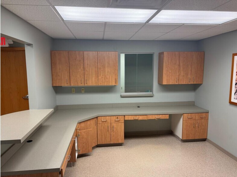 More Photos Of 700 S Dewey St, Greenville Healthcare For Lease