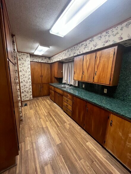 More Photos Of 9 Herrick Aly, Monroeville Freestanding For Sale