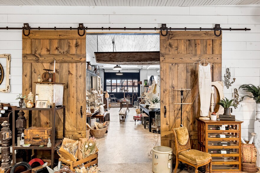 More Photos Of 219 Jefferson St, Waupaca Storefront Retail Office For Sale