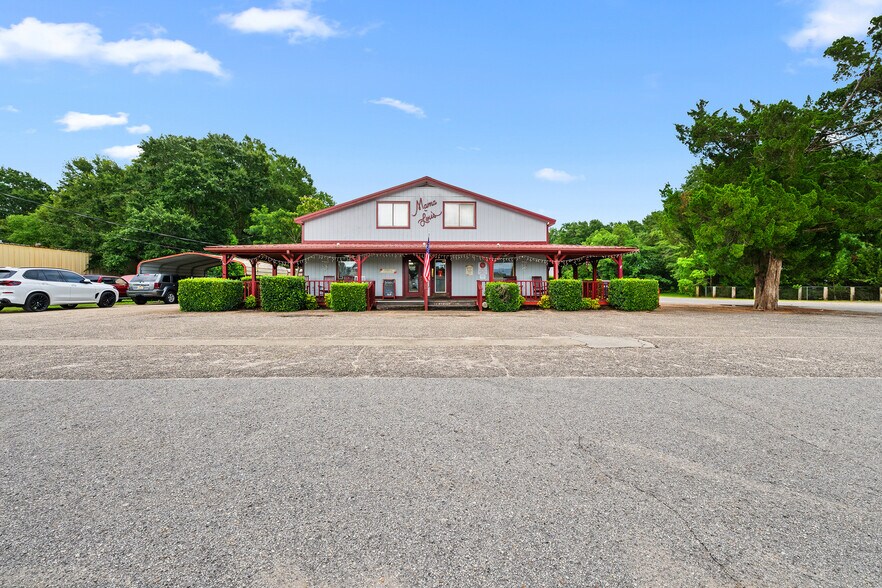 More Photos Of 22288 Pine St, Robertsdale Restaurant For Sale