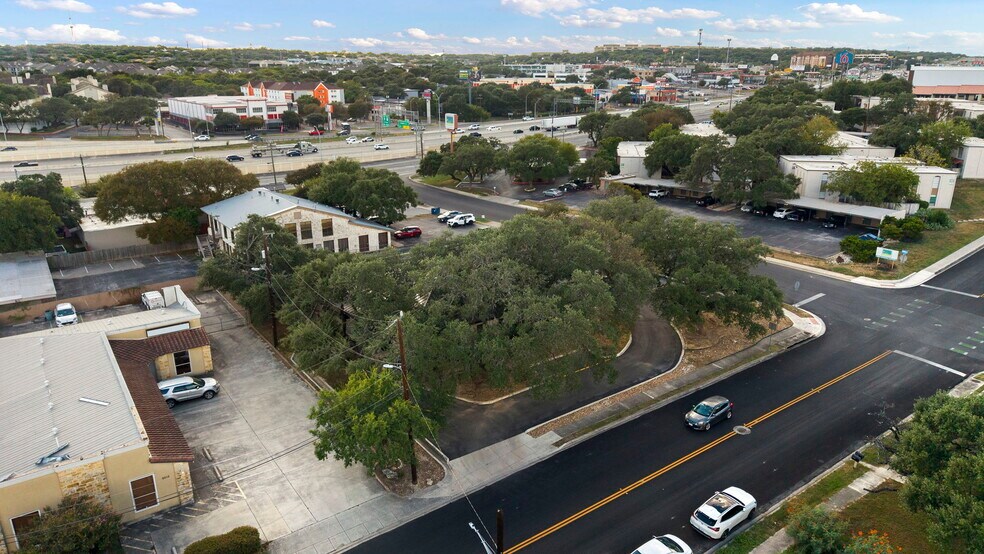 More Photos Of 9518 Tioga Dr, San Antonio Office For Sale