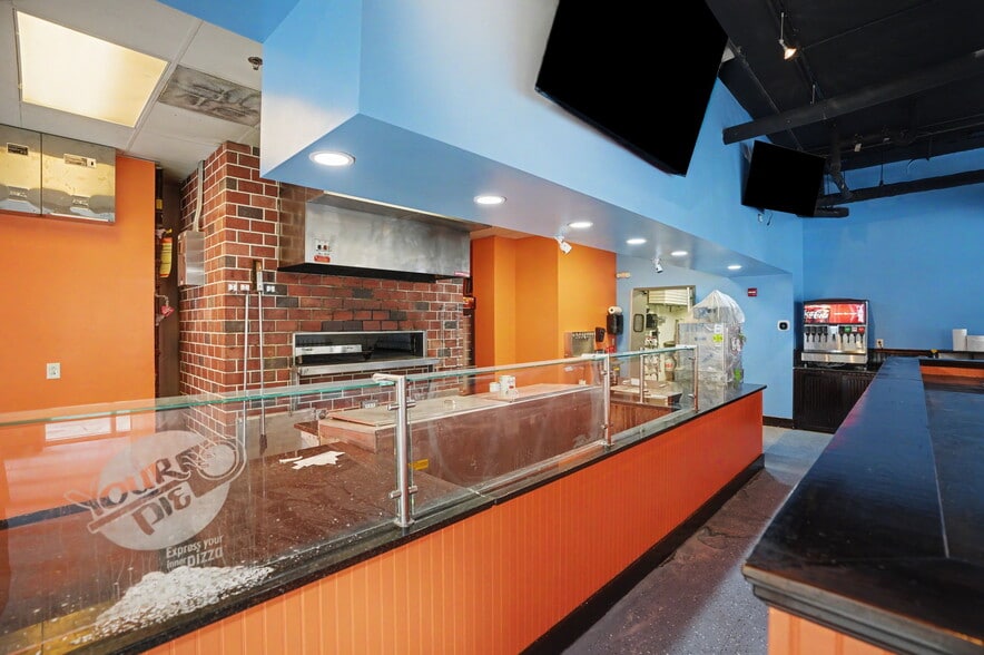 More Photos Of 110 W Bryan St, Savannah Freestanding For Lease