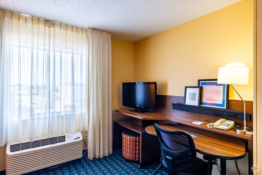 More Photos Of 4221 Industrial Ave, Lincoln Hotel For Sale