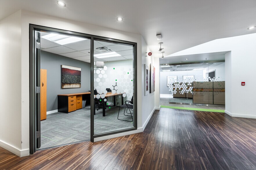 More Photos Of 250 Boul De La Concorde E, Laval Loft Creative Space For Sale