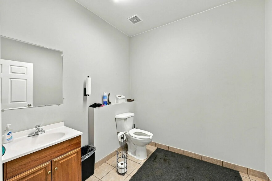 More Photos Of 3156 Buford Hwy, Rest Haven Warehouse For Lease
