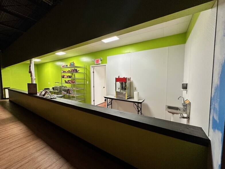 More Photos Of 16525 North Fwy, Houston Freestanding For Sale