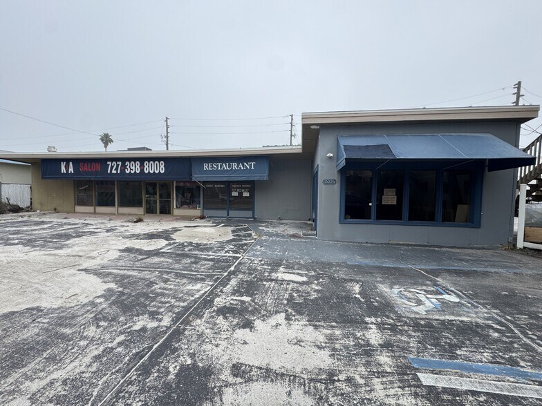 Primary Photo Of 15227 Gulf Blvd, Madeira Beach Restaurant For Sale