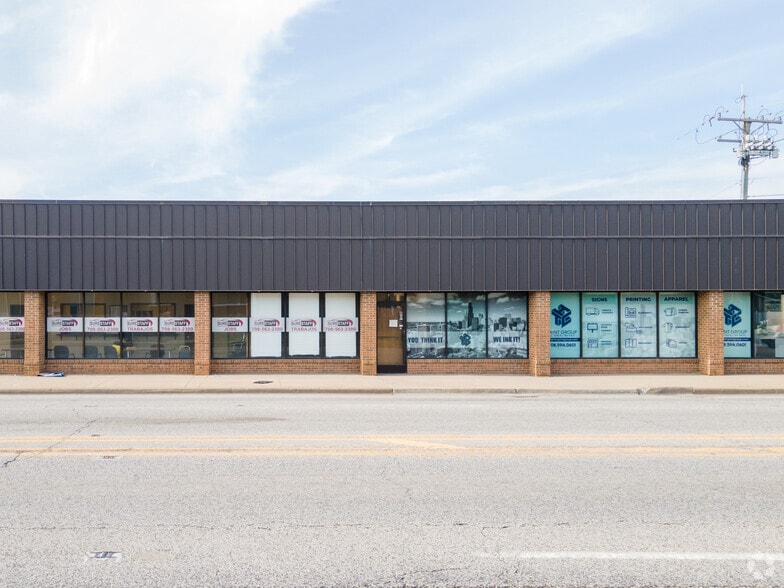 More Photos Of 7355 W Archer Ave, Summit Storefront Retail Office For Sale