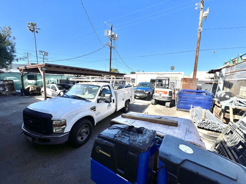 More Photos Of 16134 Leadwell St, Van Nuys Warehouse For Lease