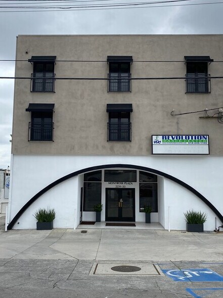 More Photos Of 2233 Honolulu Ave, Montrose Office For Lease