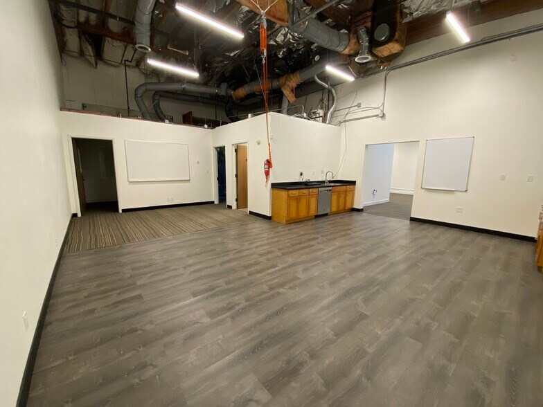 More Photos Of 970 Terra Bella Ave, Mountain View Research And Development For Lease