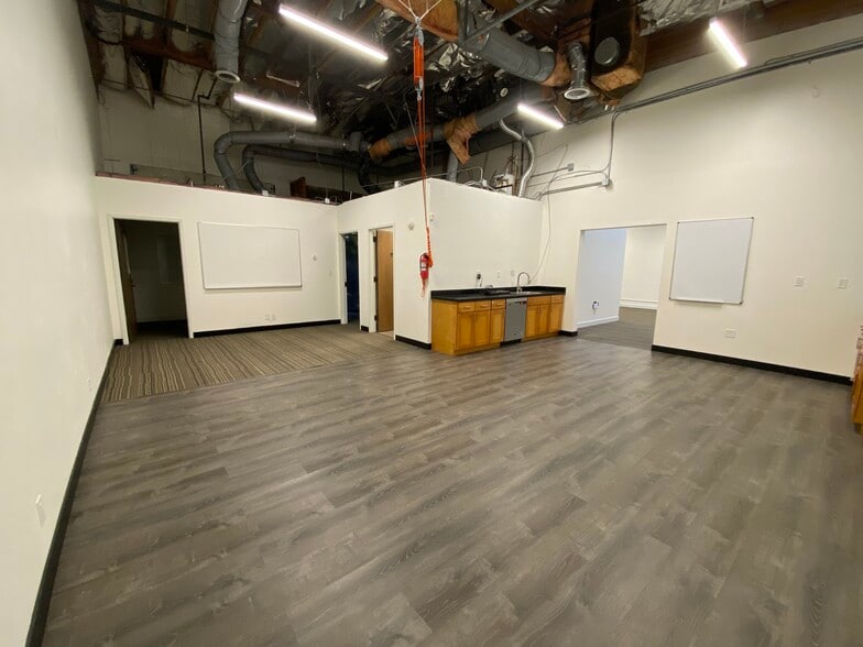 More Photos Of 970 Terra Bella Ave, Mountain View Research And Development For Lease