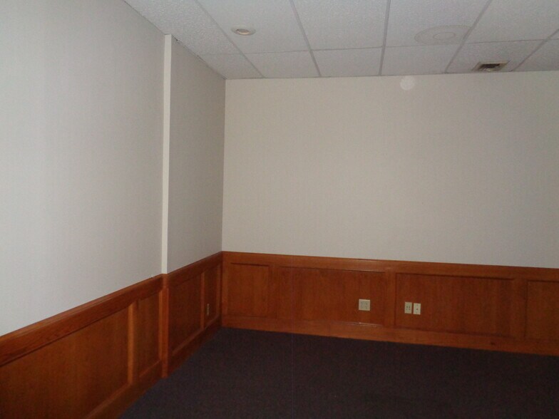More Photos Of 3903-3913 S Lynn Ct, Independence Office For Sale