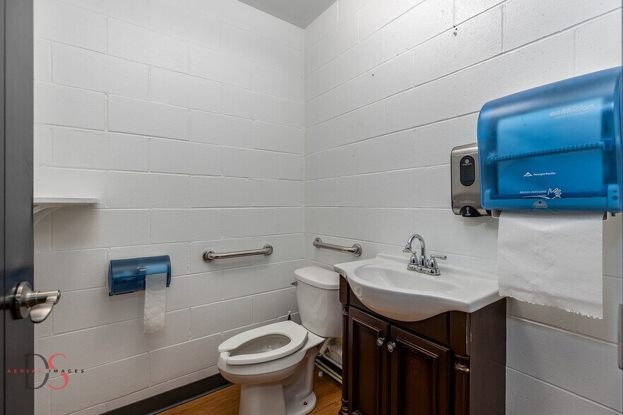 More Photos Of 612 Court St, Ottawa Medical For Sale