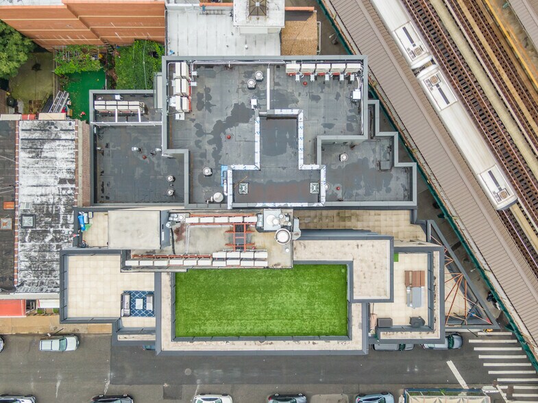 More Photos Of 5222 Roosevelt Ave, Woodside Apartments For Lease