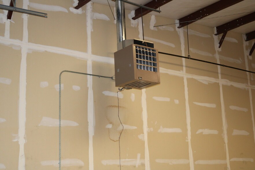 More Photos Of 45 SE Bridgeford Blvd, Bend Warehouse For Lease