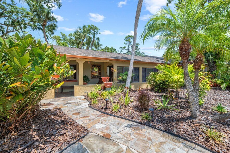 More Photos Of 941 Virginia Dr, Sarasota Specialty For Sale
