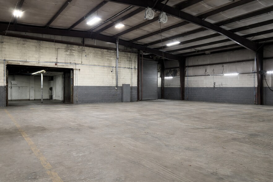More Photos Of 432 N Royal St, Jackson Warehouse For Lease