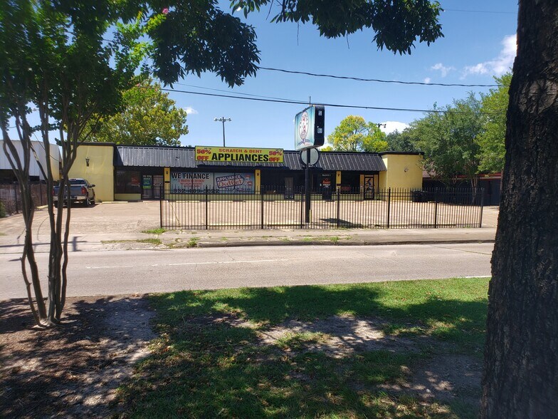 More Photos Of 7524 Hillcroft St, Houston Freestanding For Sale