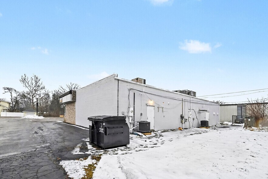 More Photos Of 306 S Cedar St, Mason Freestanding For Lease