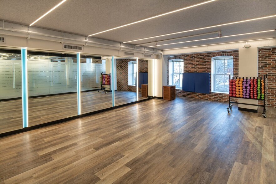 More Photos Of 2000 Pennsylvania Ave NW, Washington Office For Lease